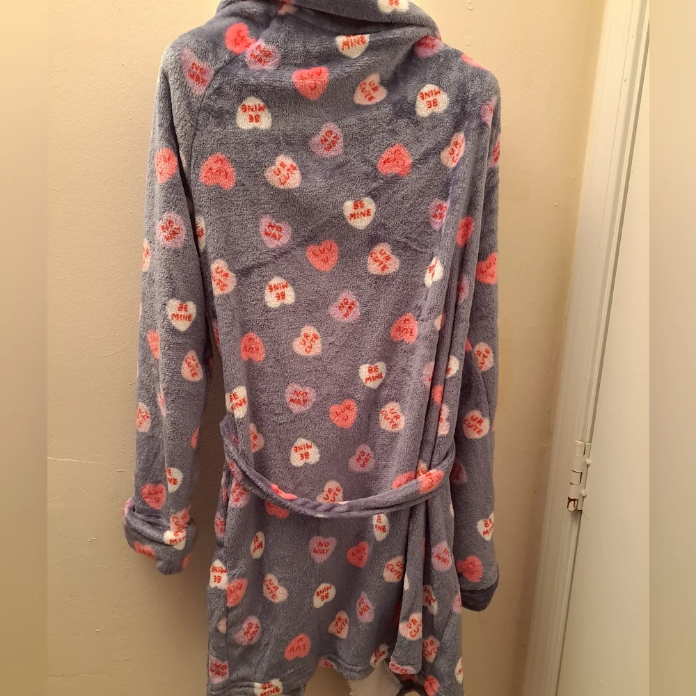 ROBE - Picture 2 of 5